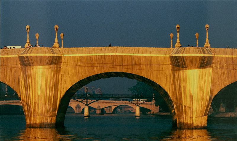 WOLFGANG VOLZ The pont neuf wrapped, 1985