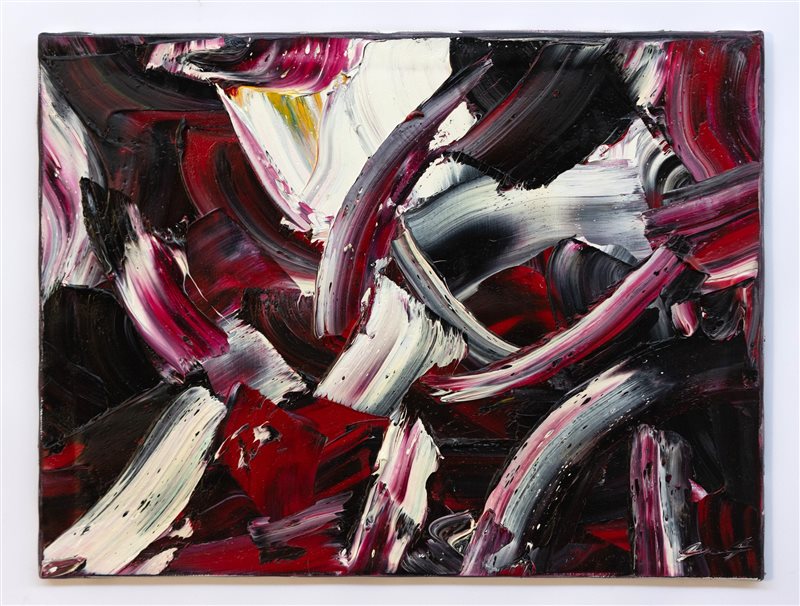 PIERLUIGI DE LUTTI Di rosso al centro